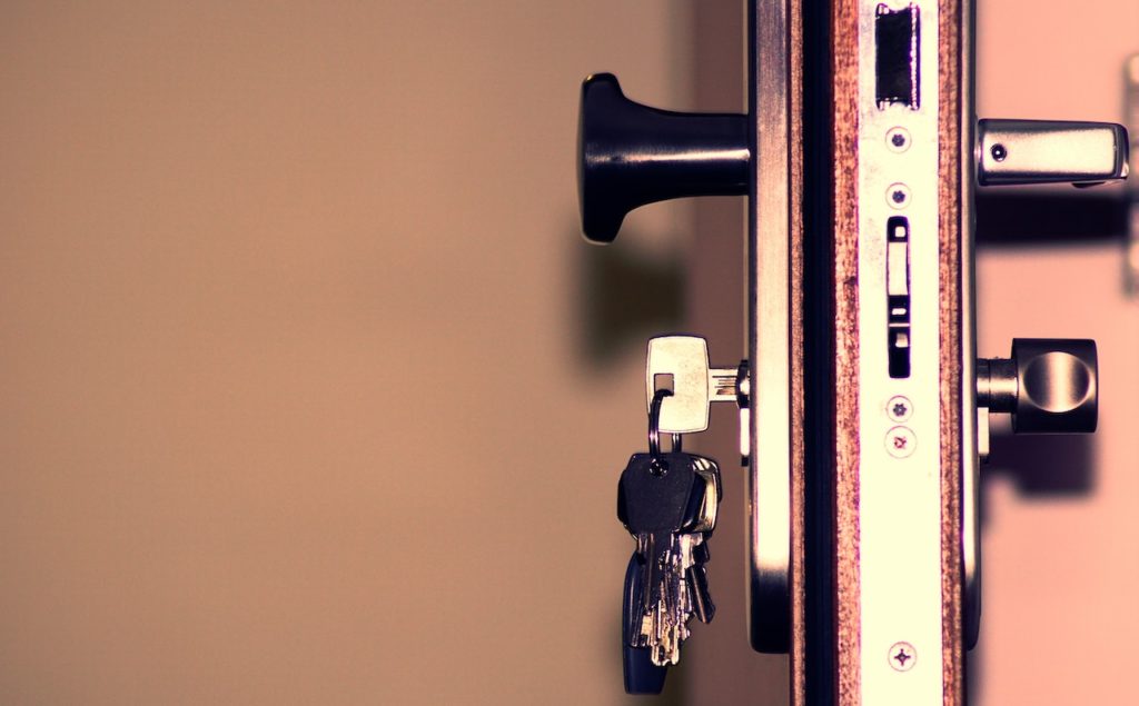 key stuck in door lock